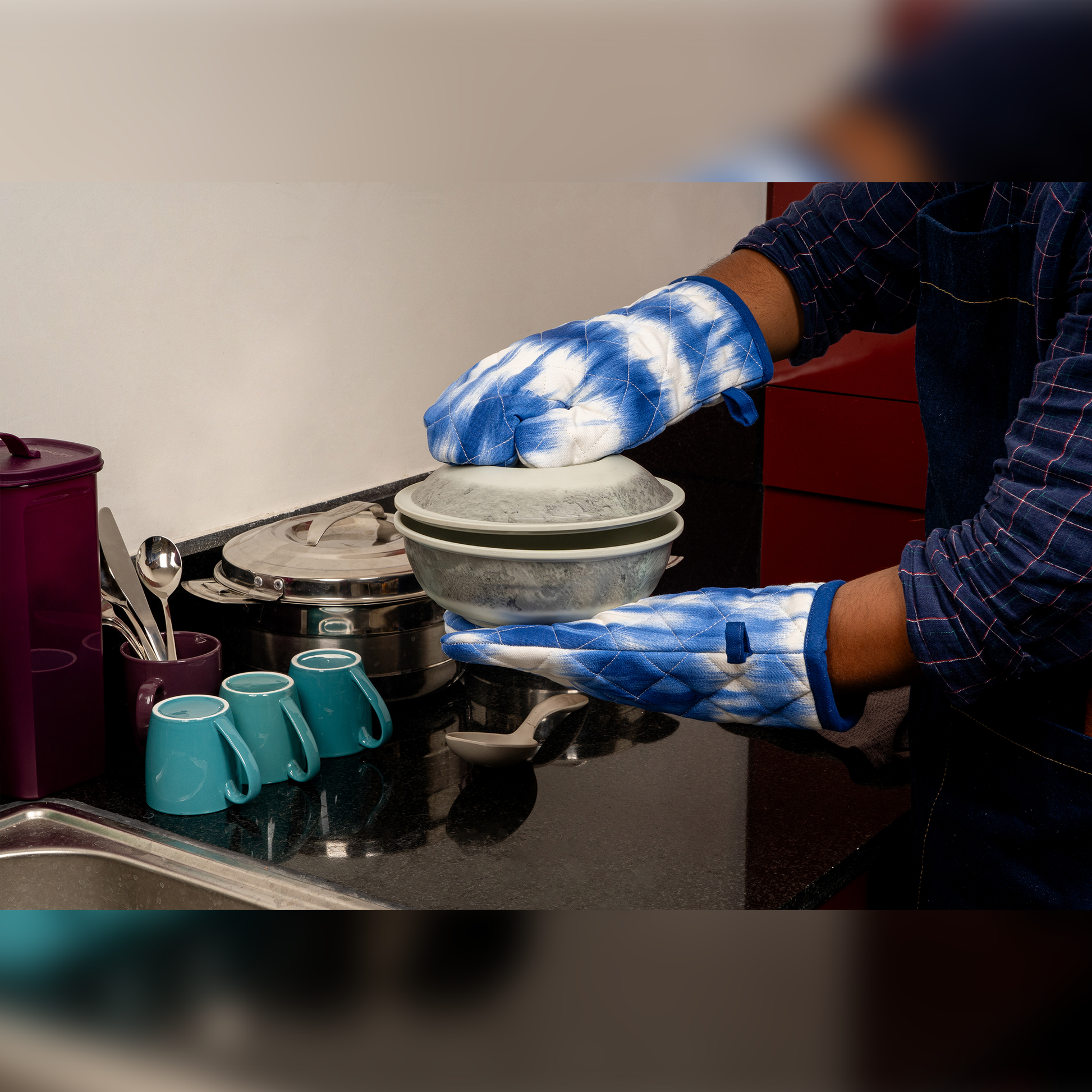 Waves Printed Gloves-(Set/2)